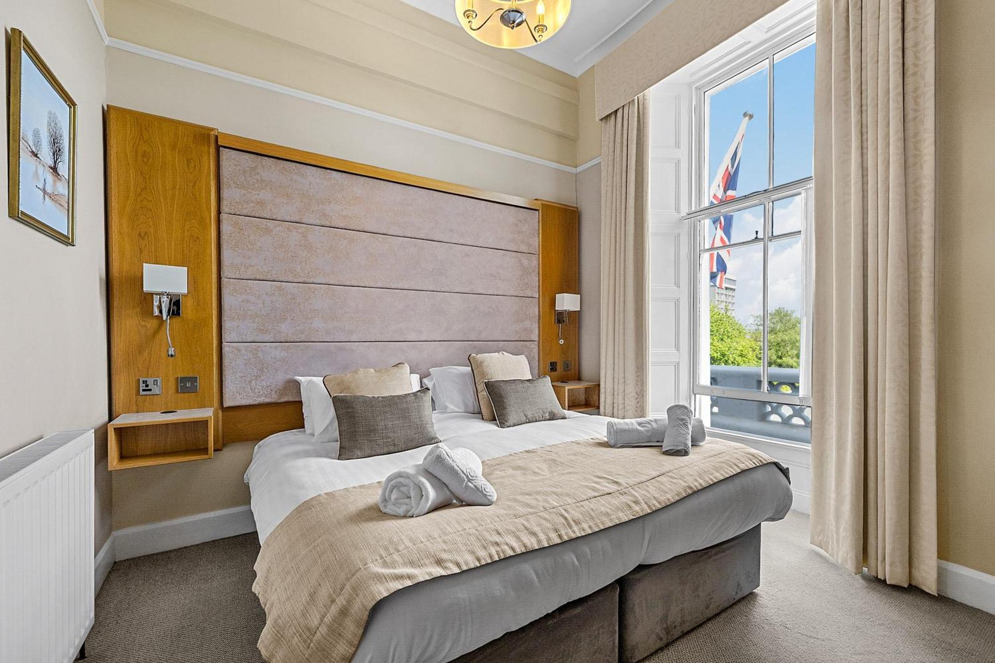 Invicta Hotel Плаймаут Экстерьер фото