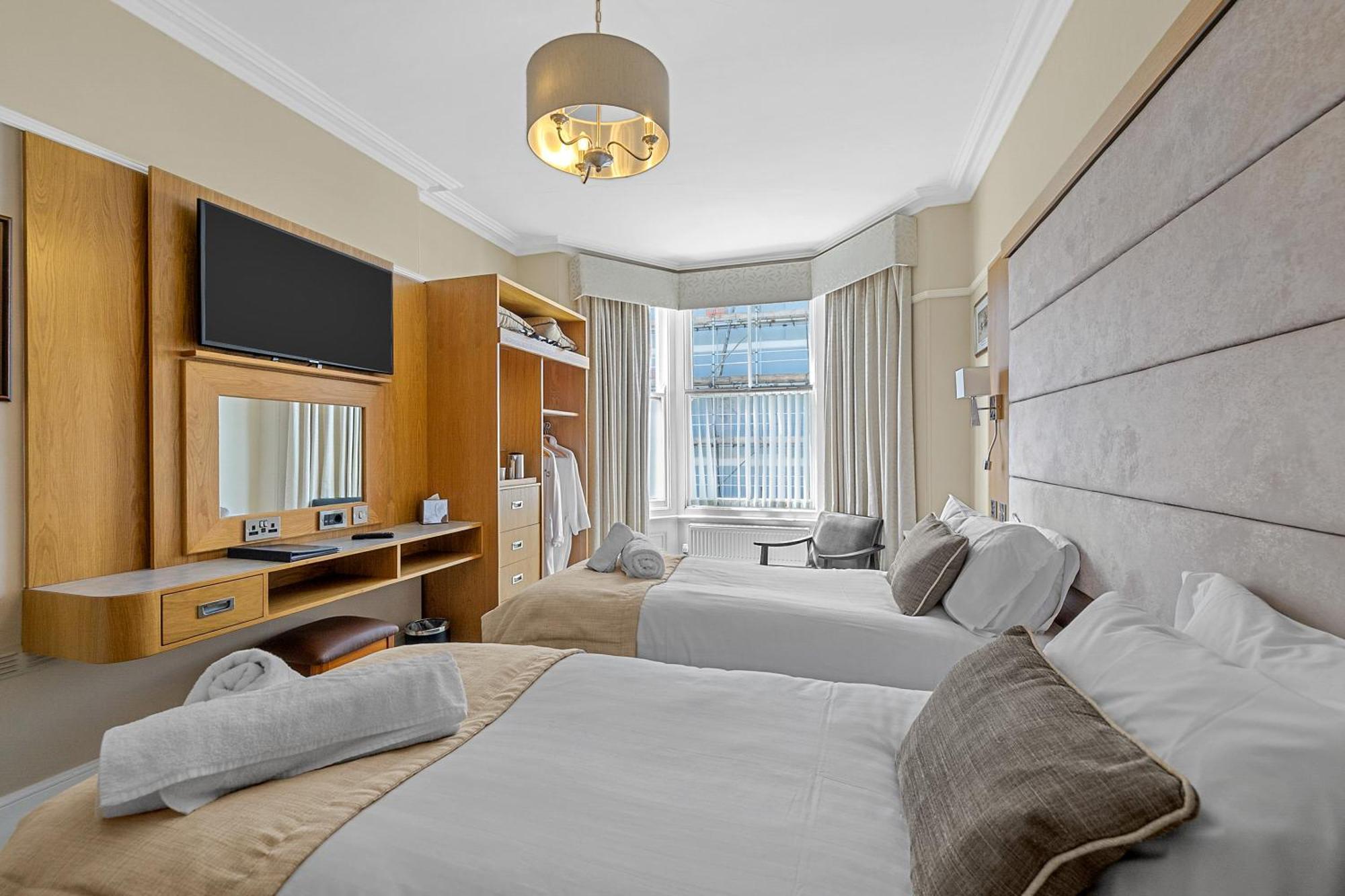 Invicta Hotel Плаймаут Экстерьер фото
