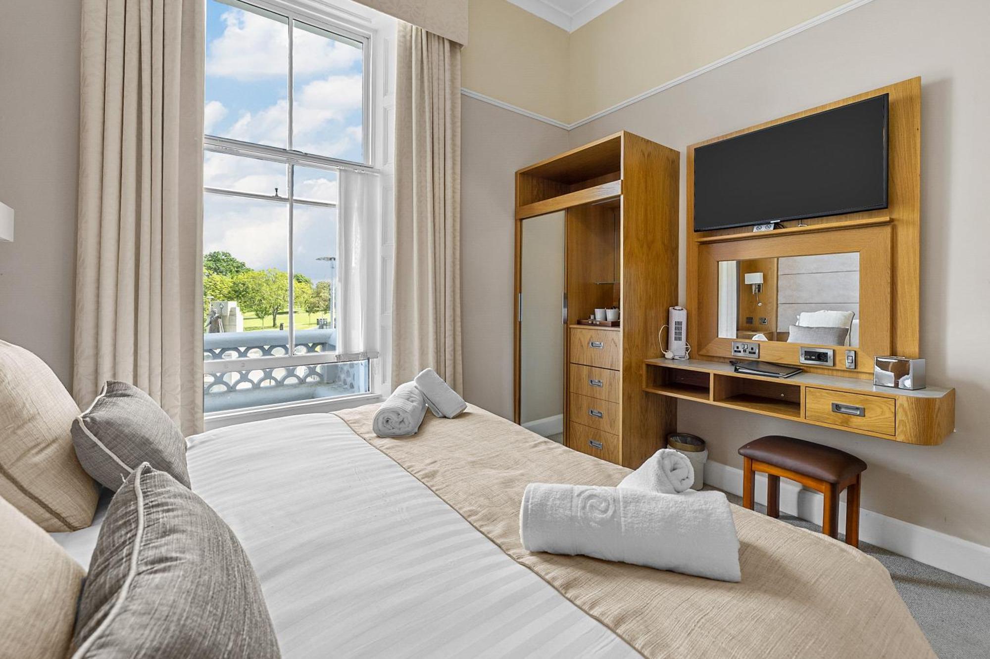 Invicta Hotel Плаймаут Экстерьер фото