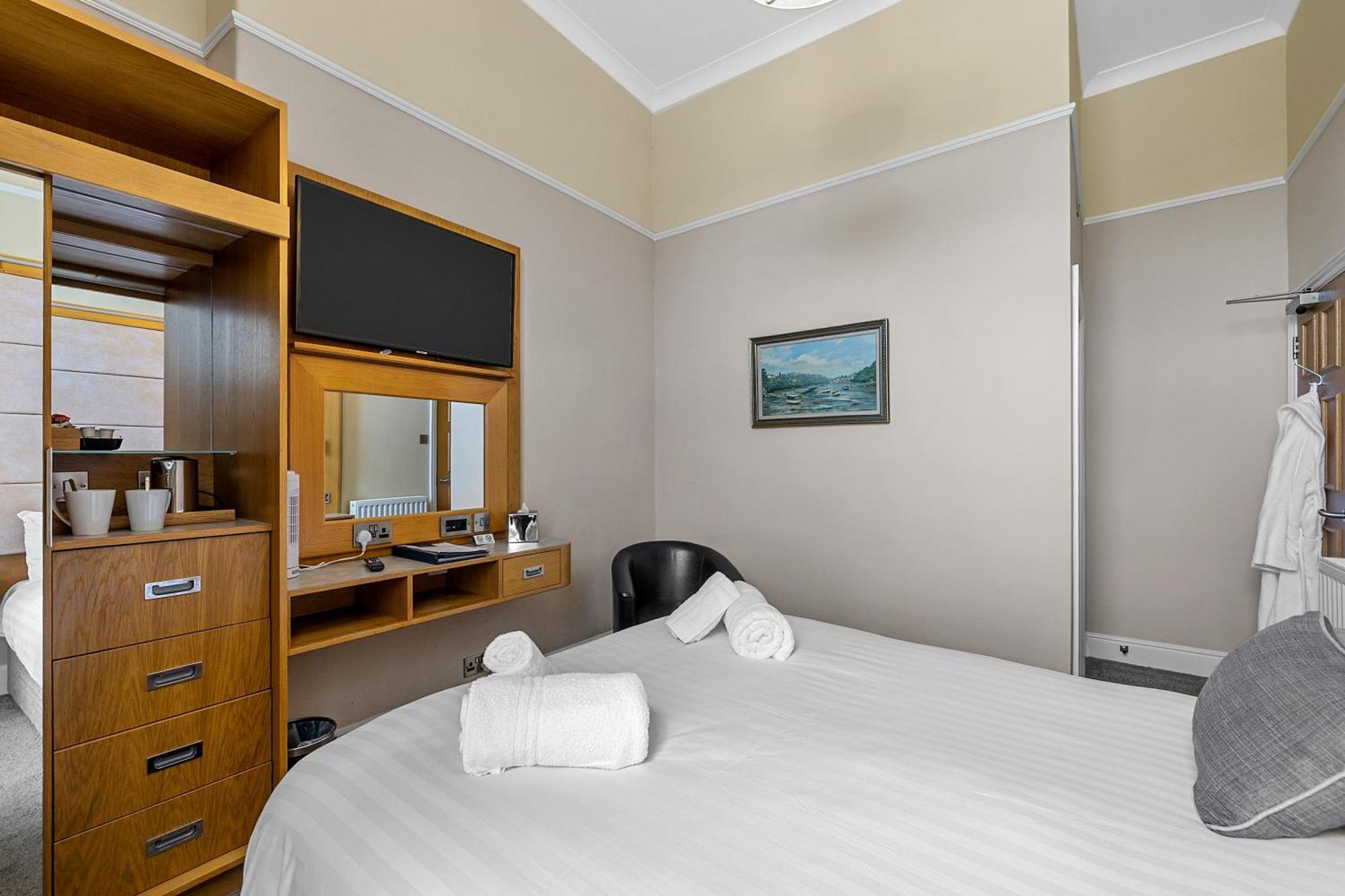 Invicta Hotel Плаймаут Экстерьер фото