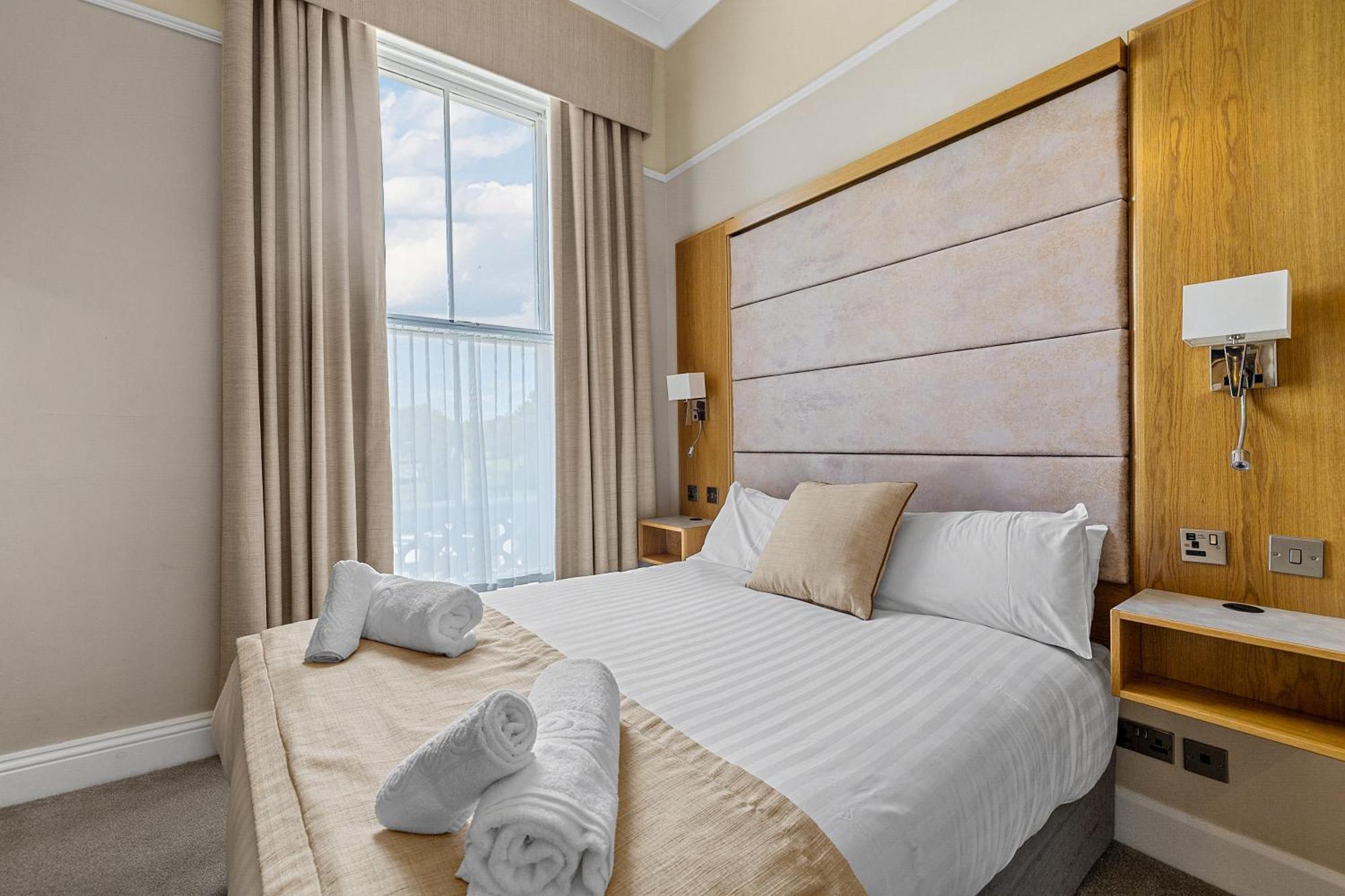 Invicta Hotel Плаймаут Экстерьер фото