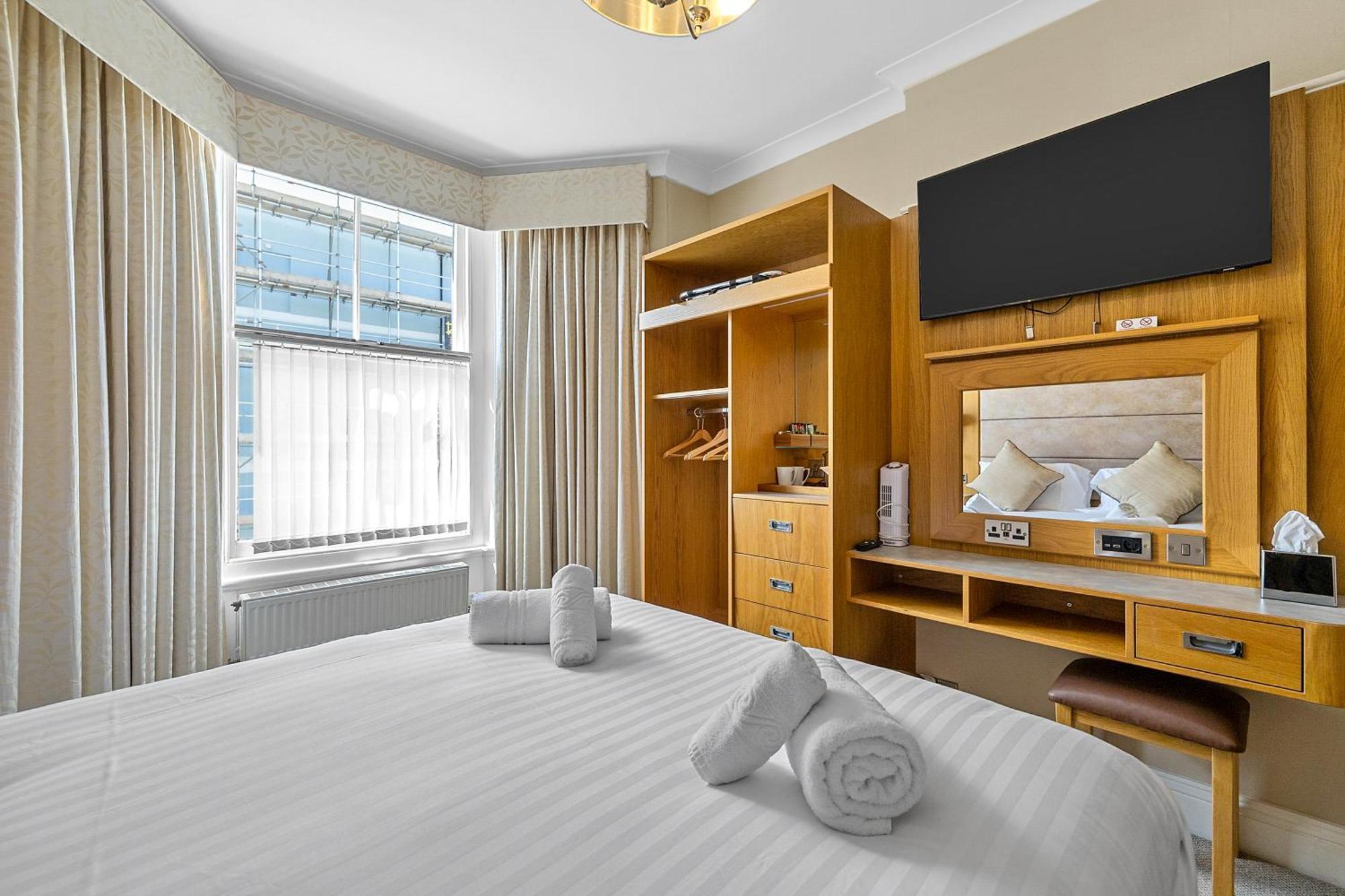 Invicta Hotel Плаймаут Экстерьер фото